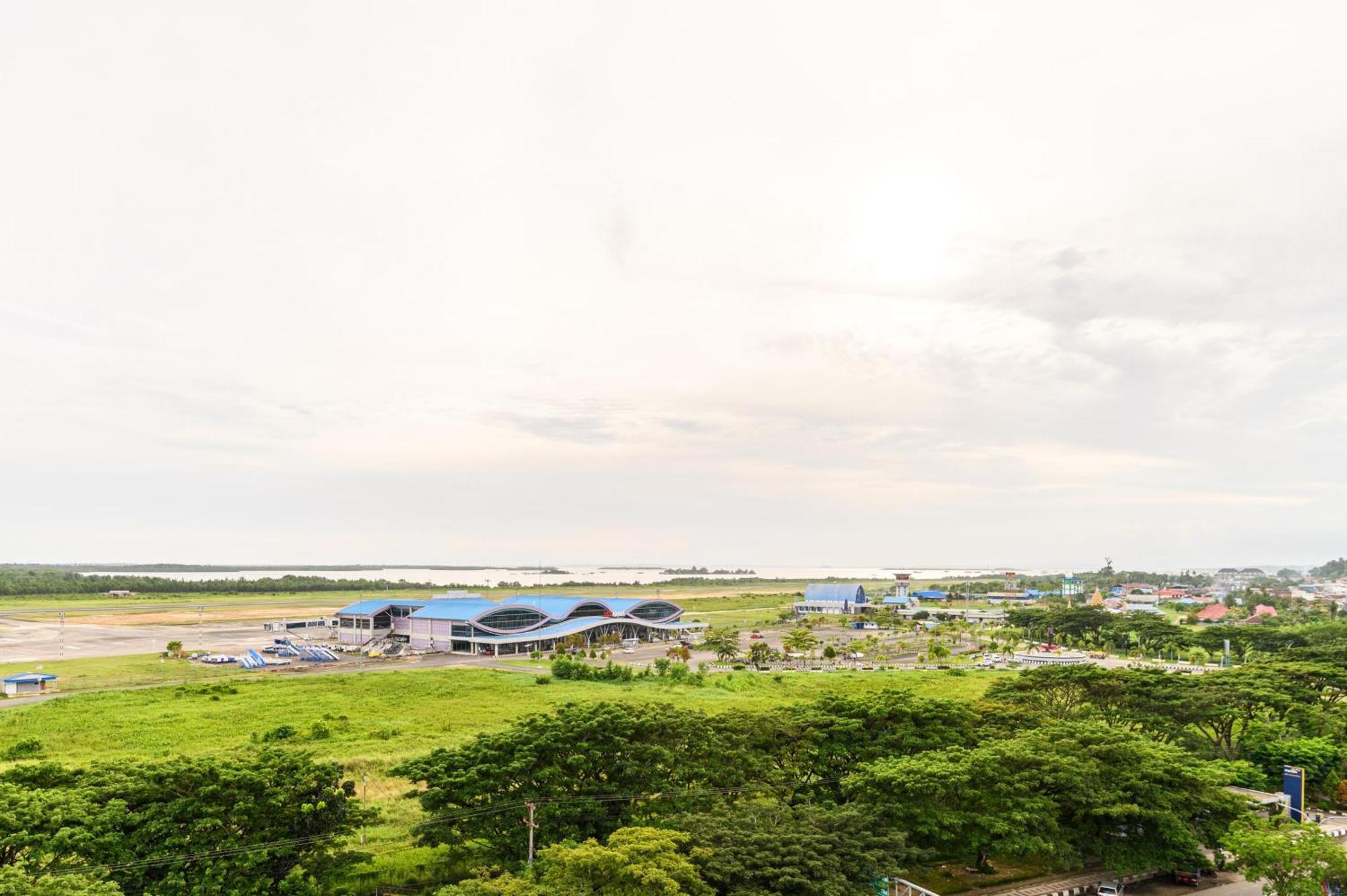 Aston Sorong Hotel & Conference Center Экстерьер фото