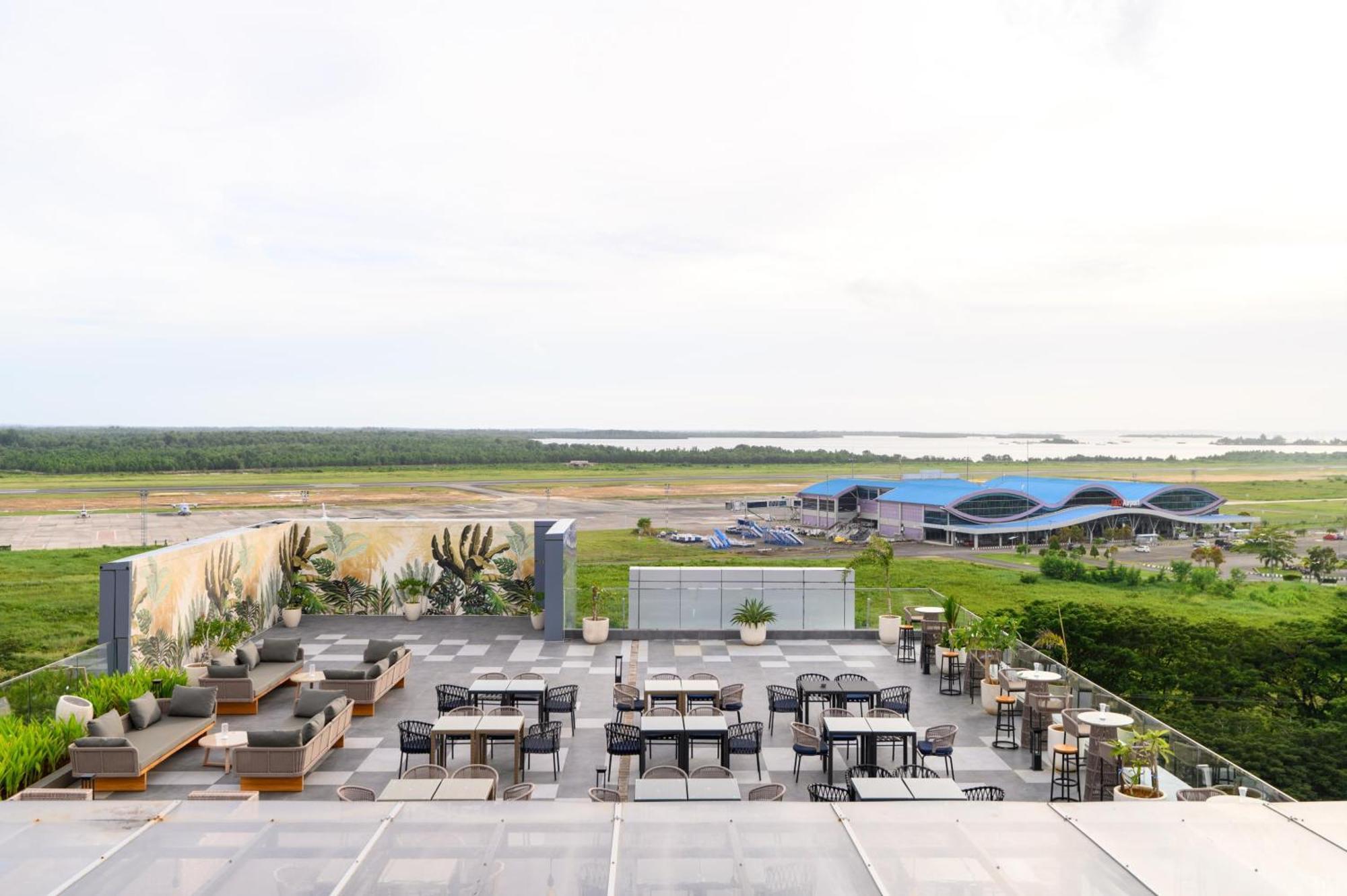 Aston Sorong Hotel & Conference Center Экстерьер фото