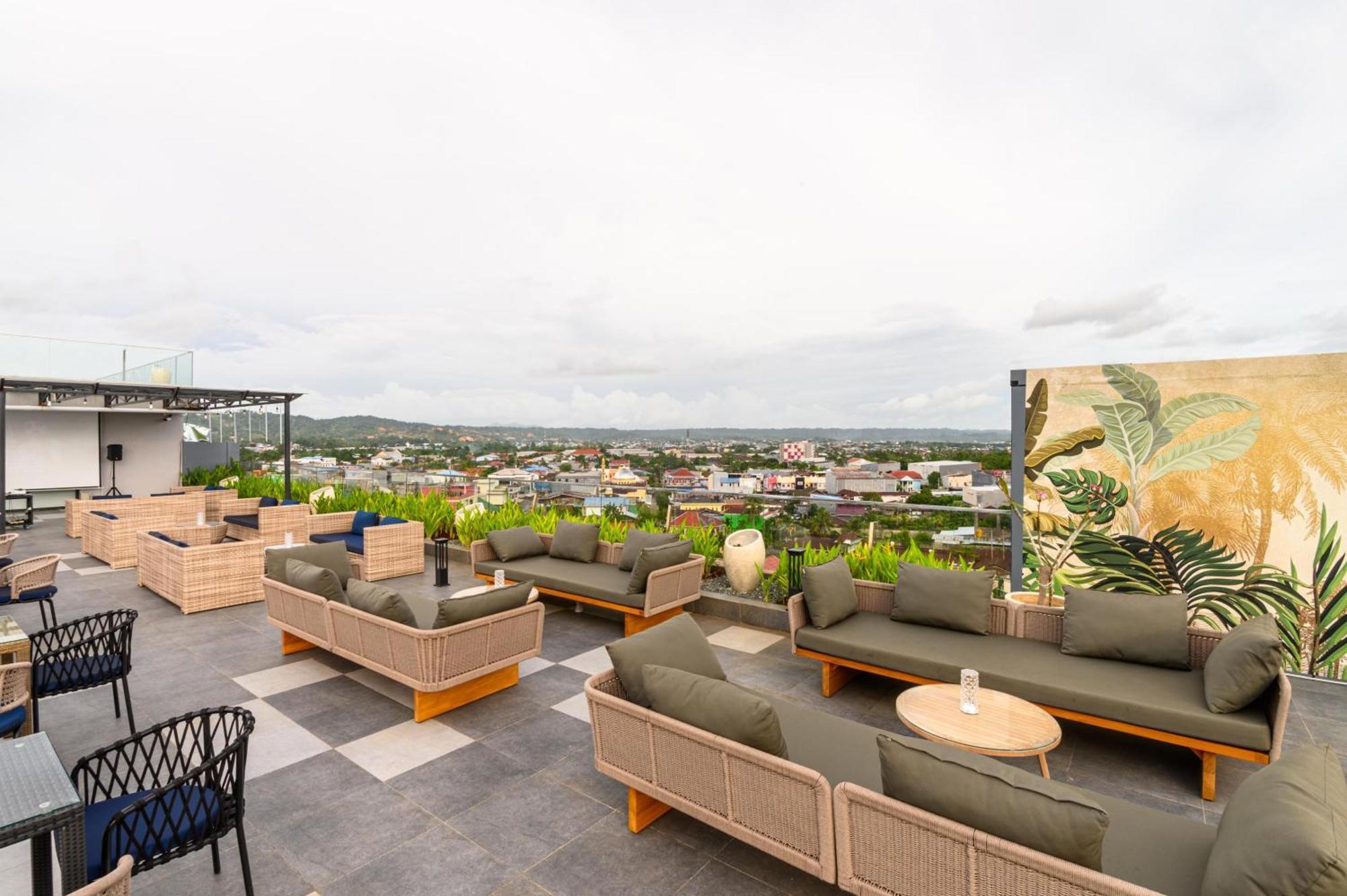 Aston Sorong Hotel & Conference Center Экстерьер фото