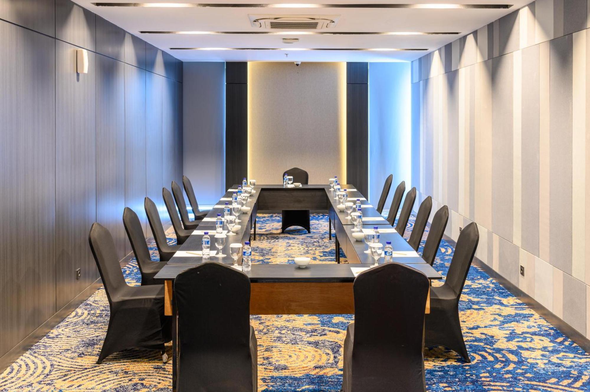 Aston Sorong Hotel & Conference Center Экстерьер фото