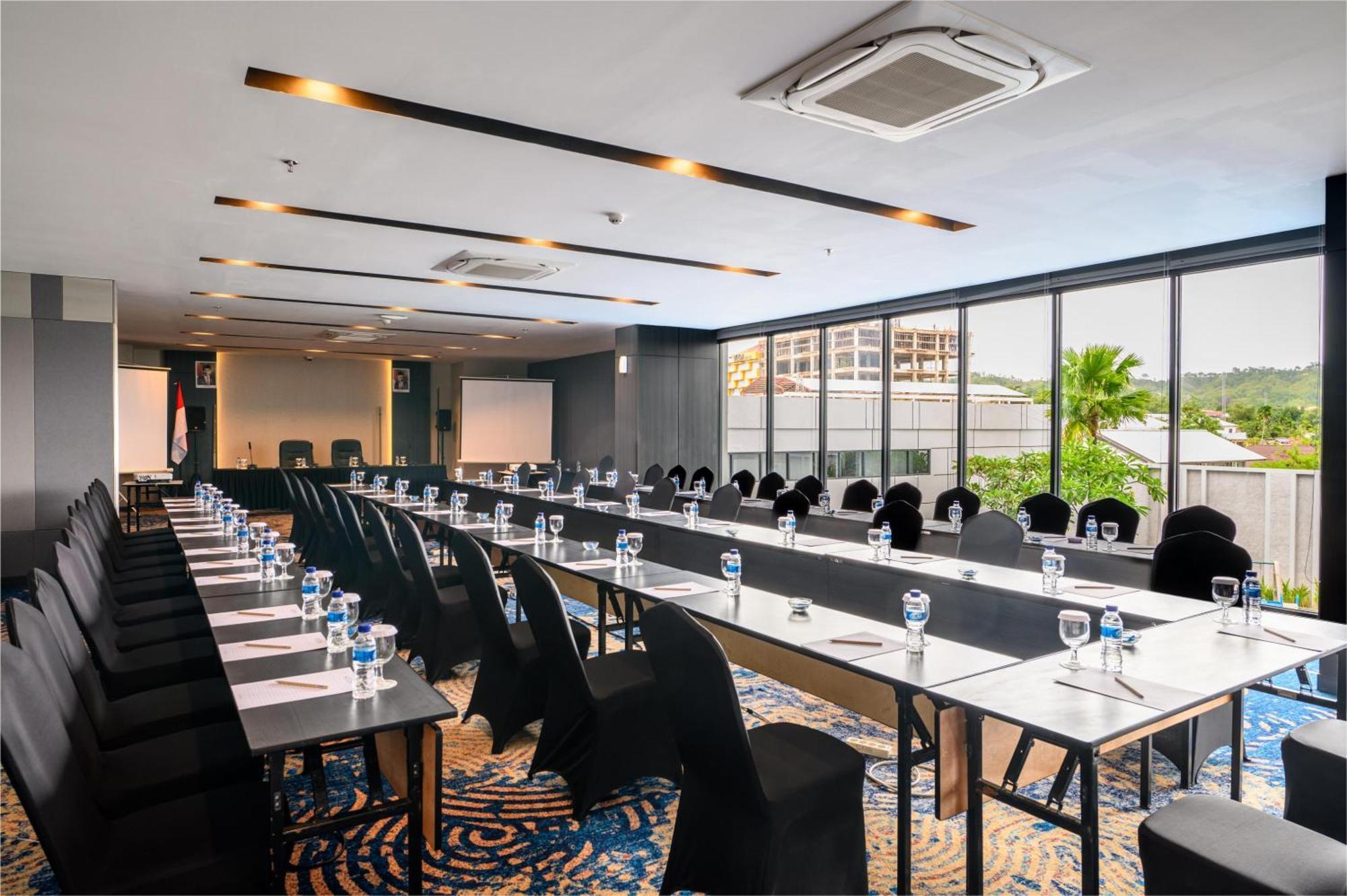 Aston Sorong Hotel & Conference Center Экстерьер фото