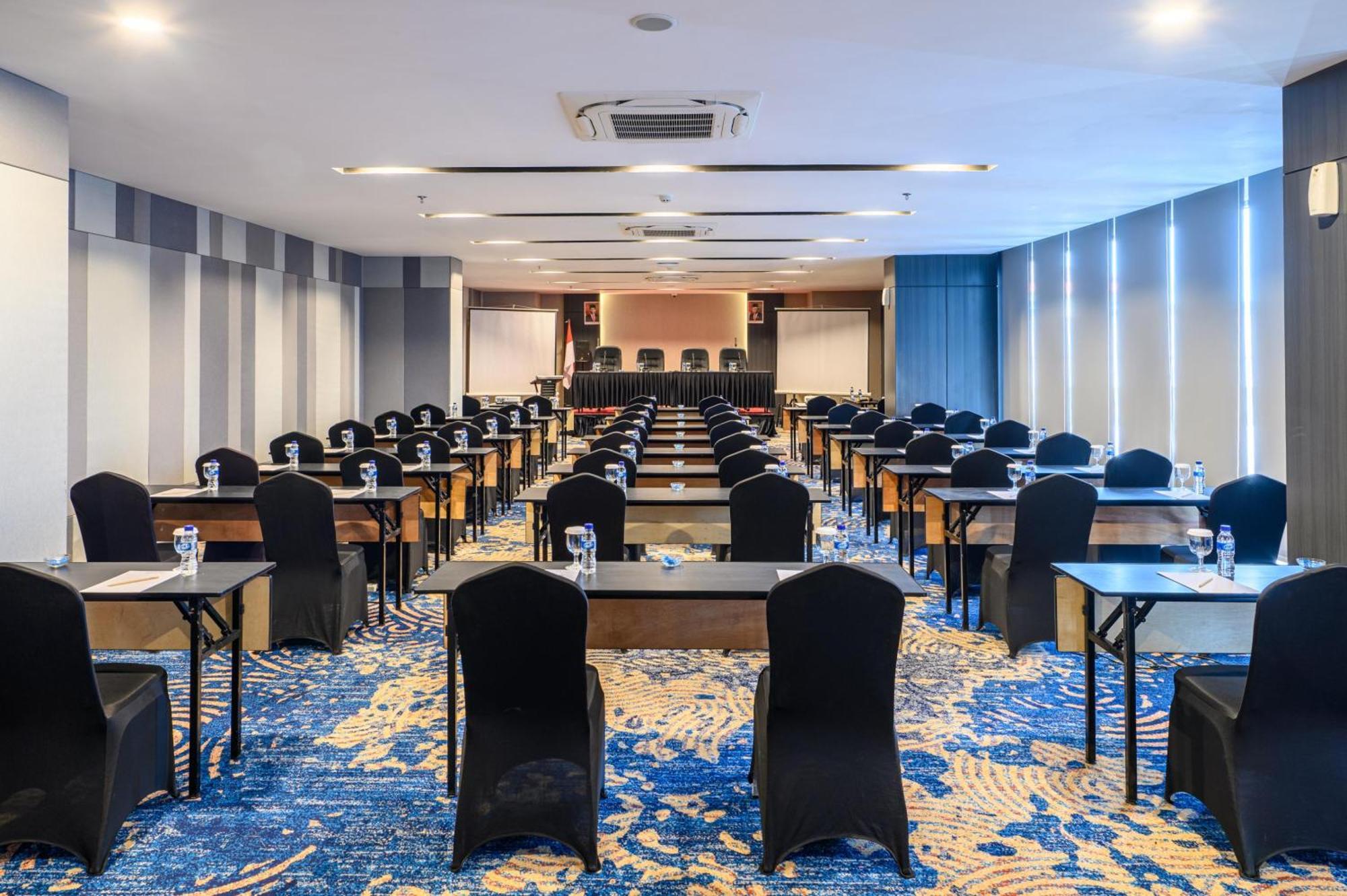Aston Sorong Hotel & Conference Center Экстерьер фото