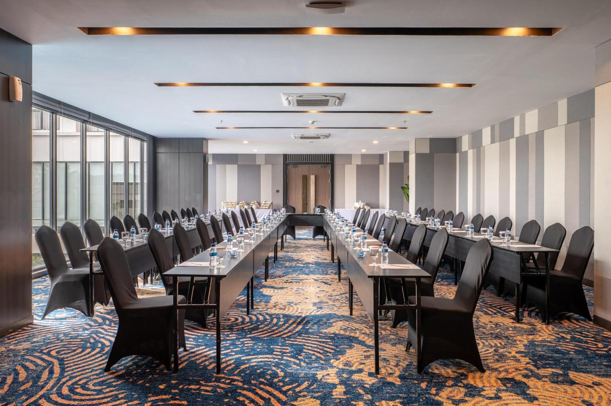 Aston Sorong Hotel & Conference Center Экстерьер фото
