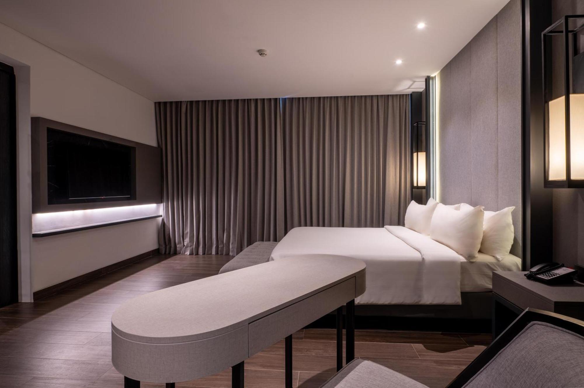 Aston Sorong Hotel & Conference Center Экстерьер фото